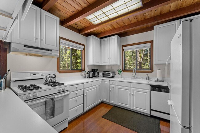 Building Photo - SKI LEASE: Hot Tub, Pet Friendly, Wood Stove