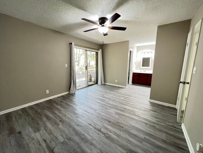 Building Photo - Renovated 1BR/1BA Ortega Farms Apartment