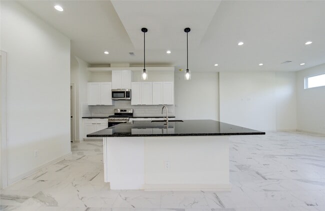 Building Photo - 2922 El Fenice Ln