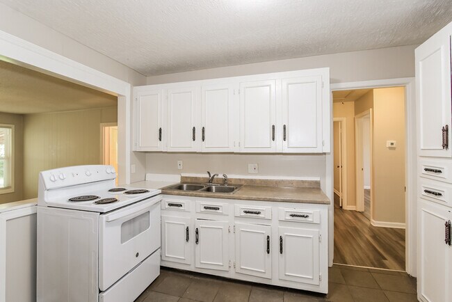 Building Photo - 2512 Elderberry Dr