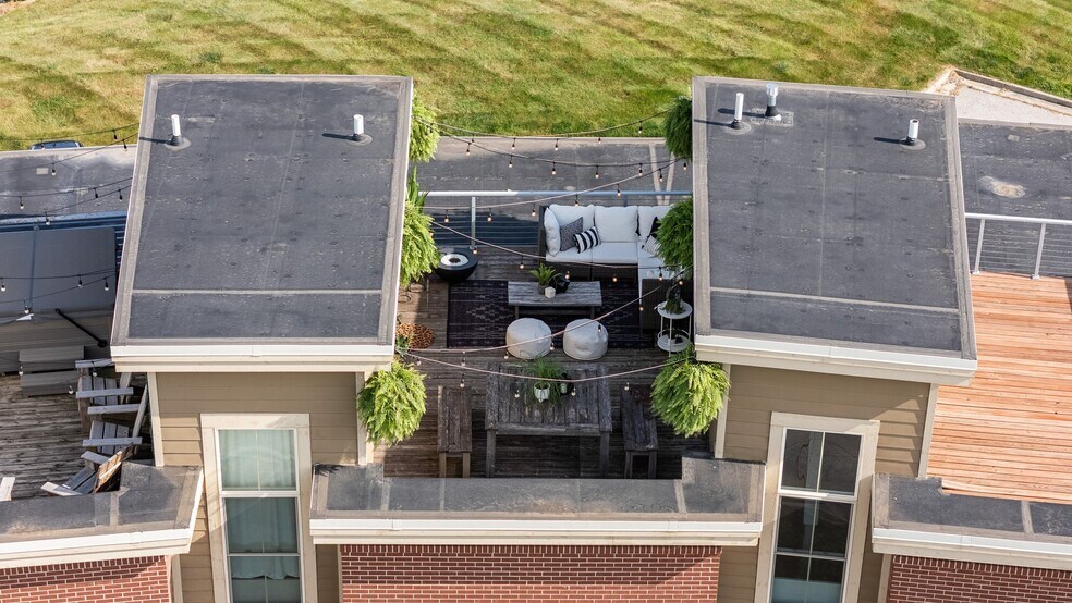 Building Photo - 492 Bluestem Cir