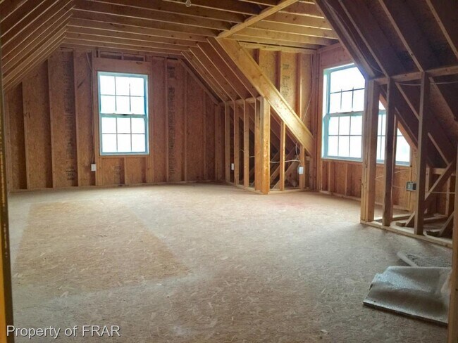 Building Photo - 586 Ruth Cir