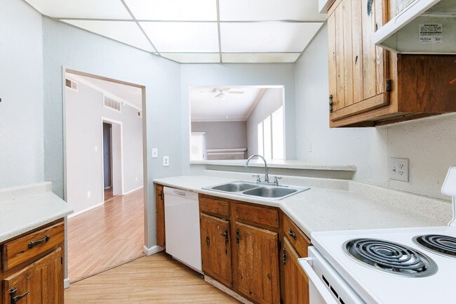 Building Photo - Great 2/2 in Central Lubbock!