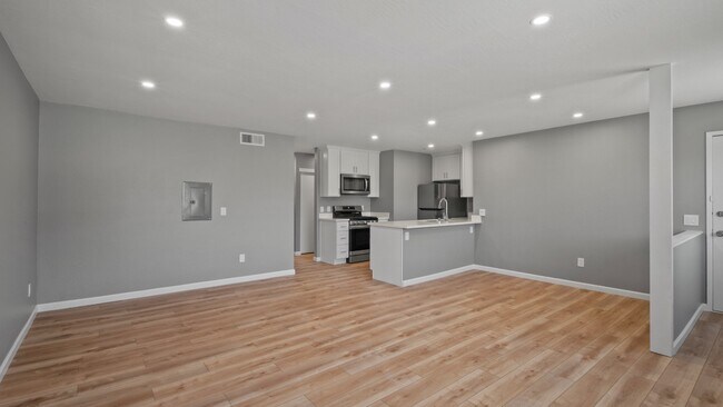 Building Photo - 2306 Heidi Pl