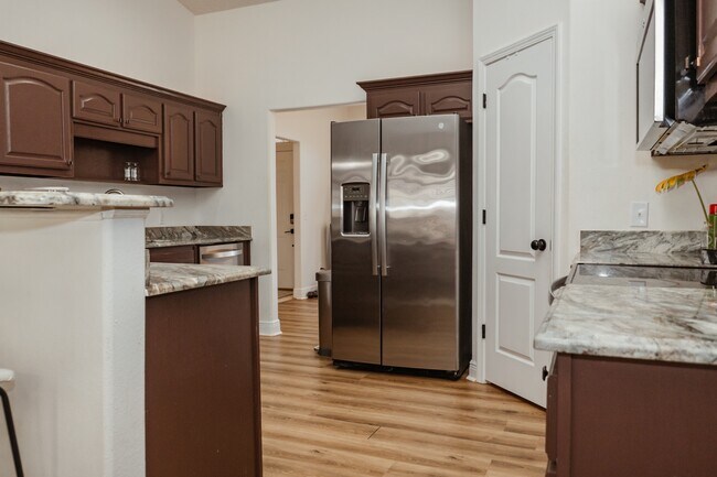 Building Photo - 641 Territory Ln