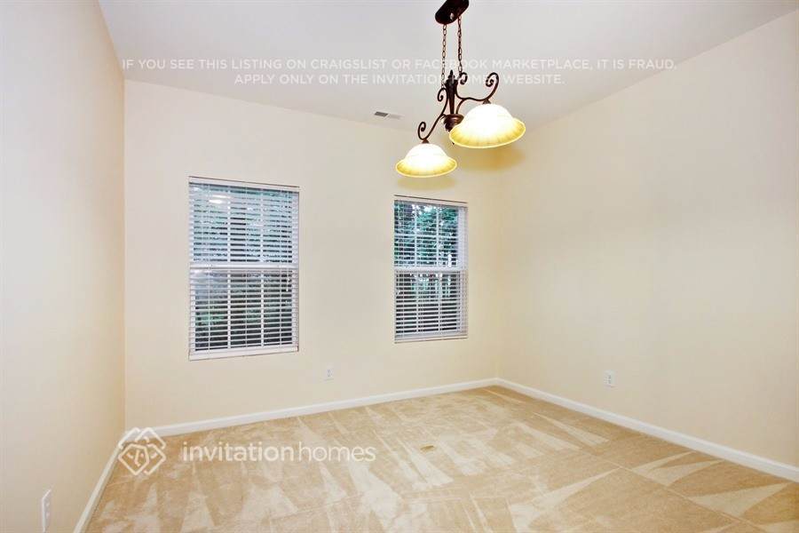 Building Photo - 175 River Hills Dr