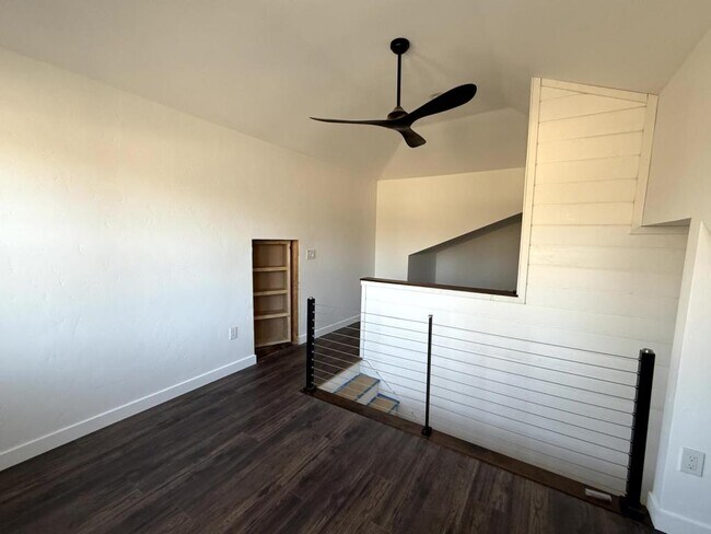 Building Photo - 6175 N Lamar St