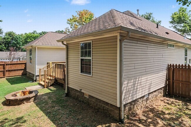 Building Photo - 1360 Harrington Dr