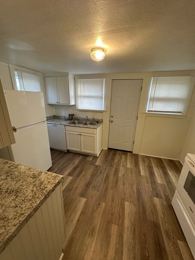 Building Photo - RD1118