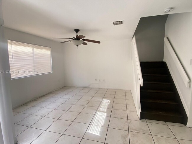 Building Photo - 6245 SW Kendale Lakes Cir