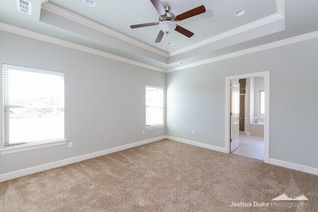 Building Photo - 3 bedroom 2 bath modern style home minutes from I-49 and Fayetteville access !!