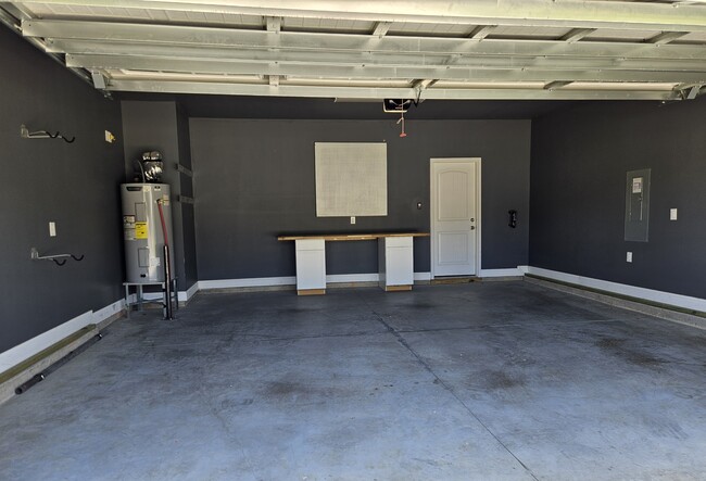 Building Photo - 214 Gracyns Dr