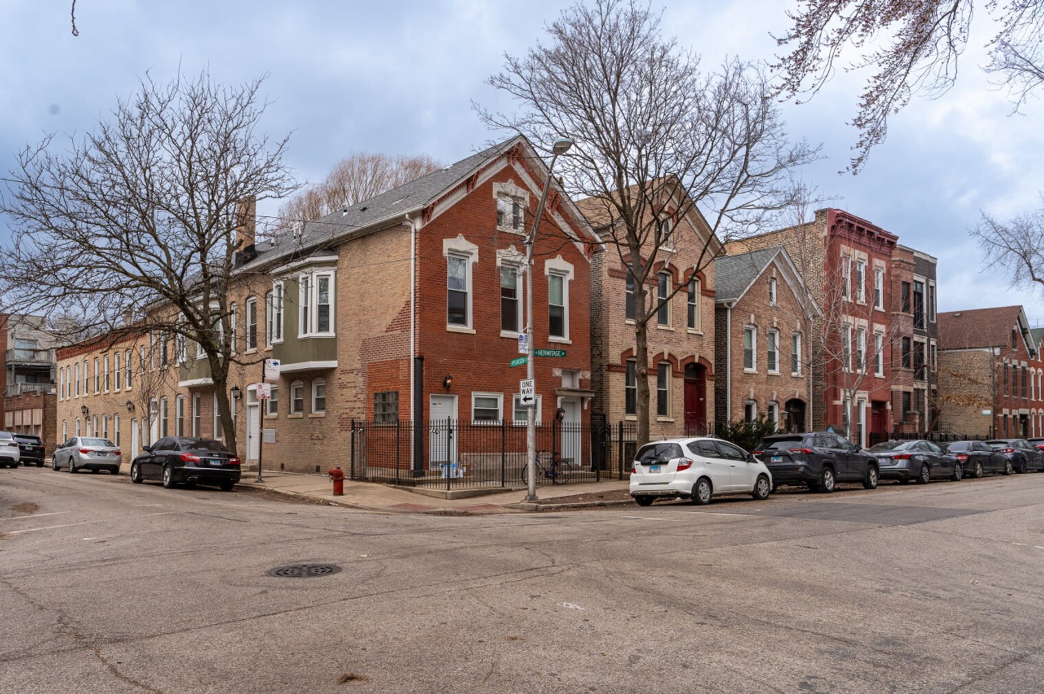 Building Photo - 846 N Hermitage Ave