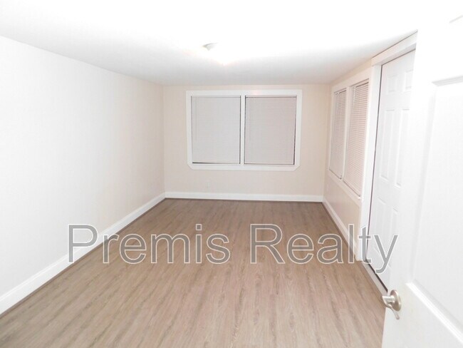 Building Photo - 5156 5th Ave S