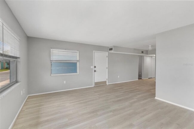 Building Photo - 250 Rosery Rd NW