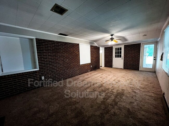 Building Photo - 1908 Rayston Dr