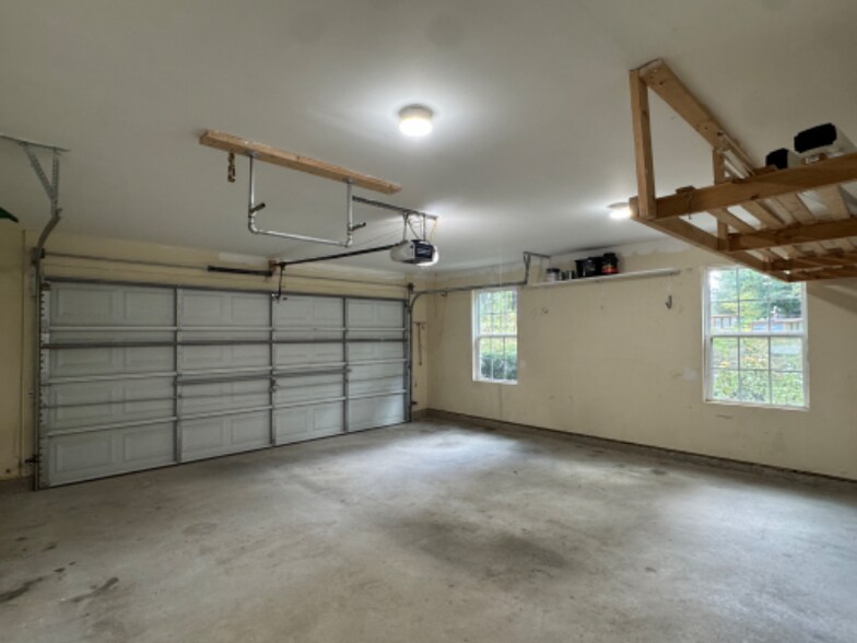 Building Photo - 350 Bee Rd