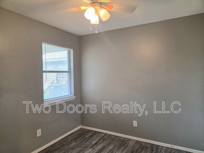 Building Photo - 507 Peppertree Ln