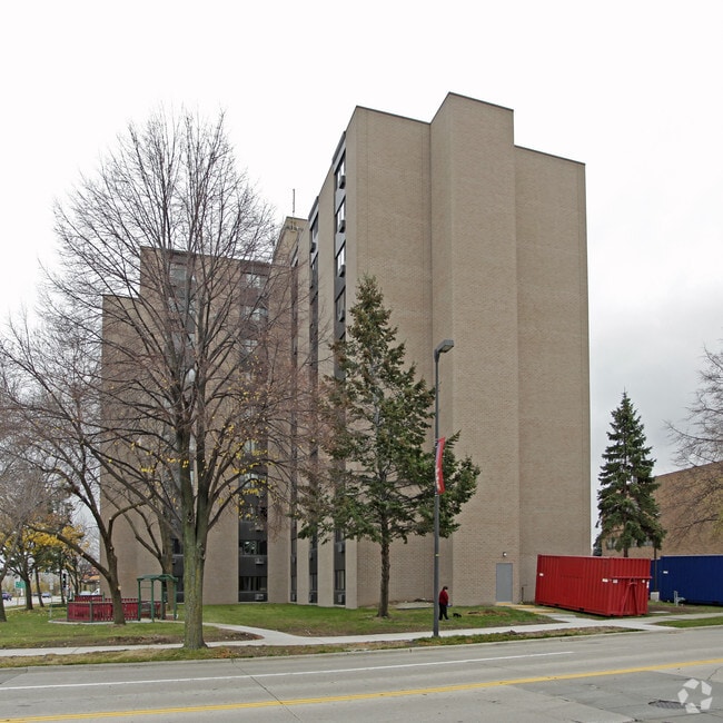 Monroe Plaza 400 N Monroe Ave Green Bay WI 54301 Apartment Finder