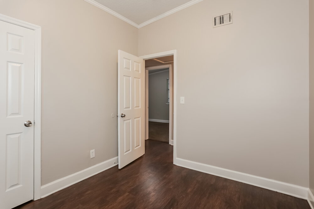 Building Photo - 2611 Lowes Pl