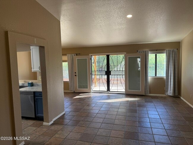 Building Photo - 3002 W Country Ranch Dr