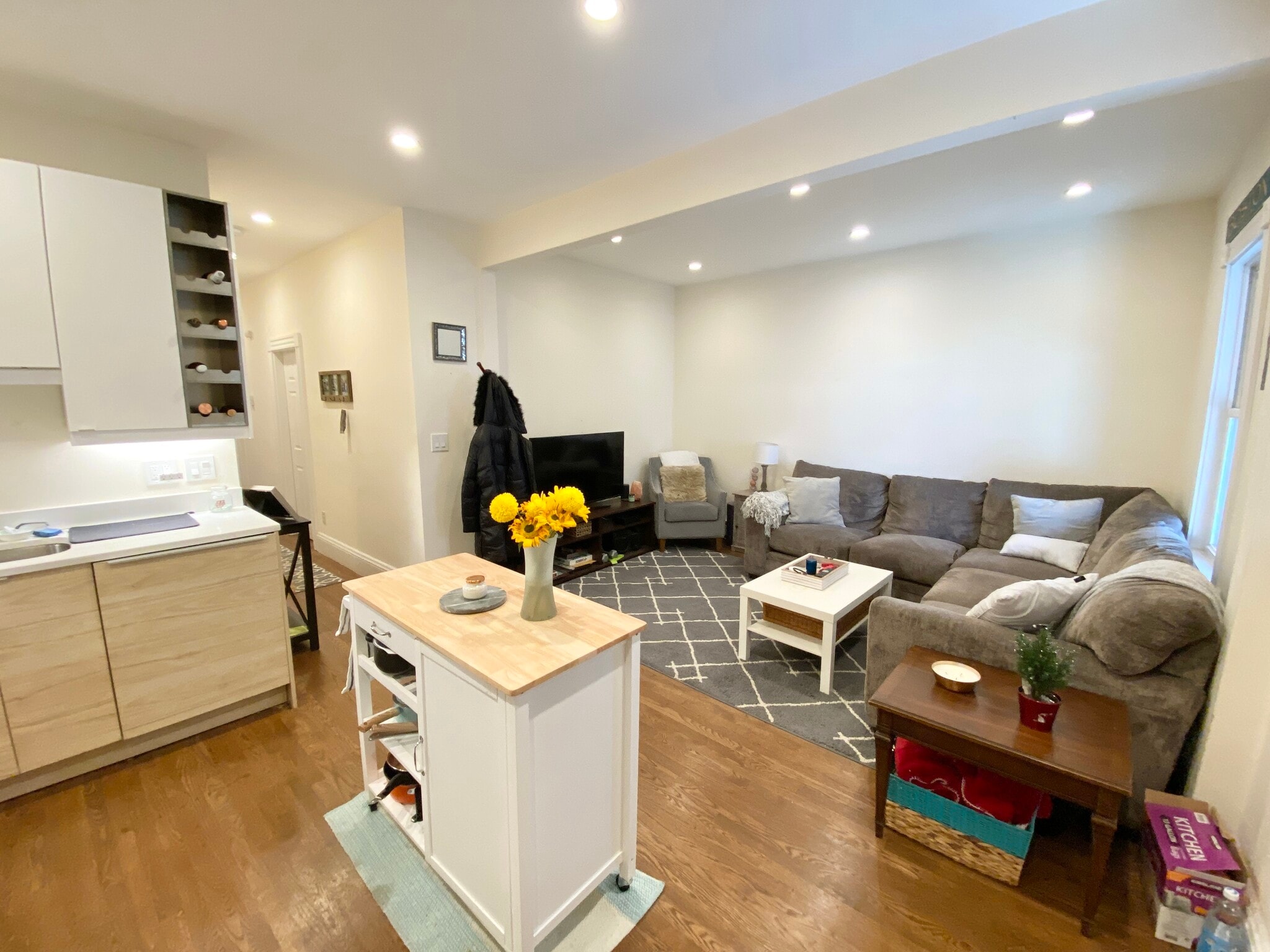 Building Photo - 110 Buttonwood St