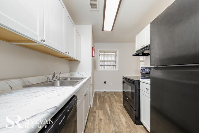 Building Photo - Come view this adorable, move-in ready home