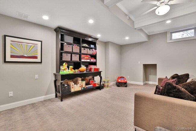 Building Photo - 8 Caruso Pl