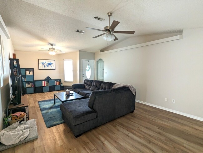 Building Photo - 1812 Brick Cir