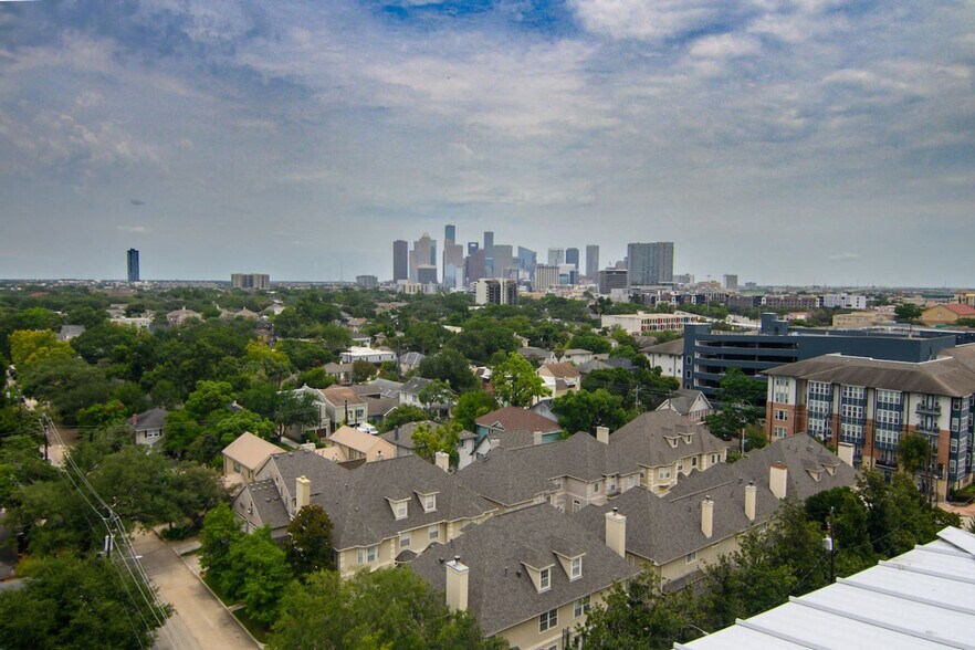 Building Photo - 701 Richmond Ave.