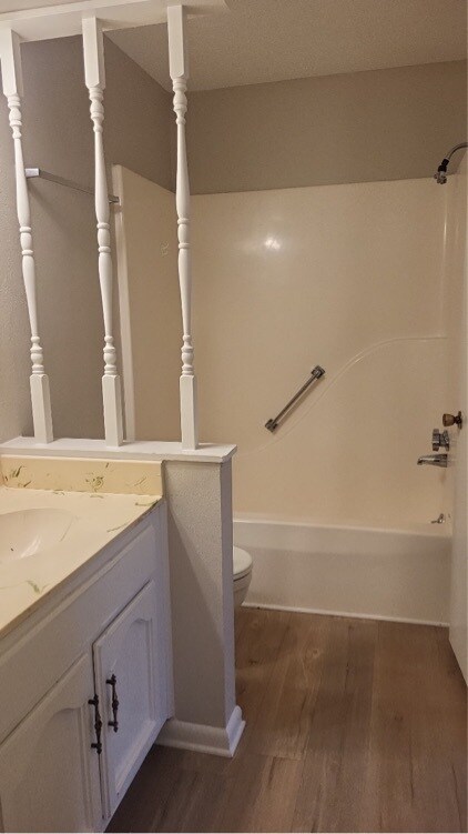 Building Photo - 146 Summerview Dr