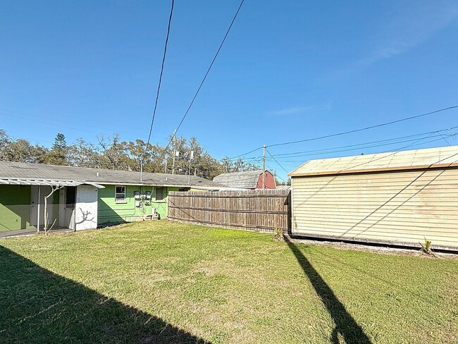 Building Photo - Hidden from view, away from the crowds, an...