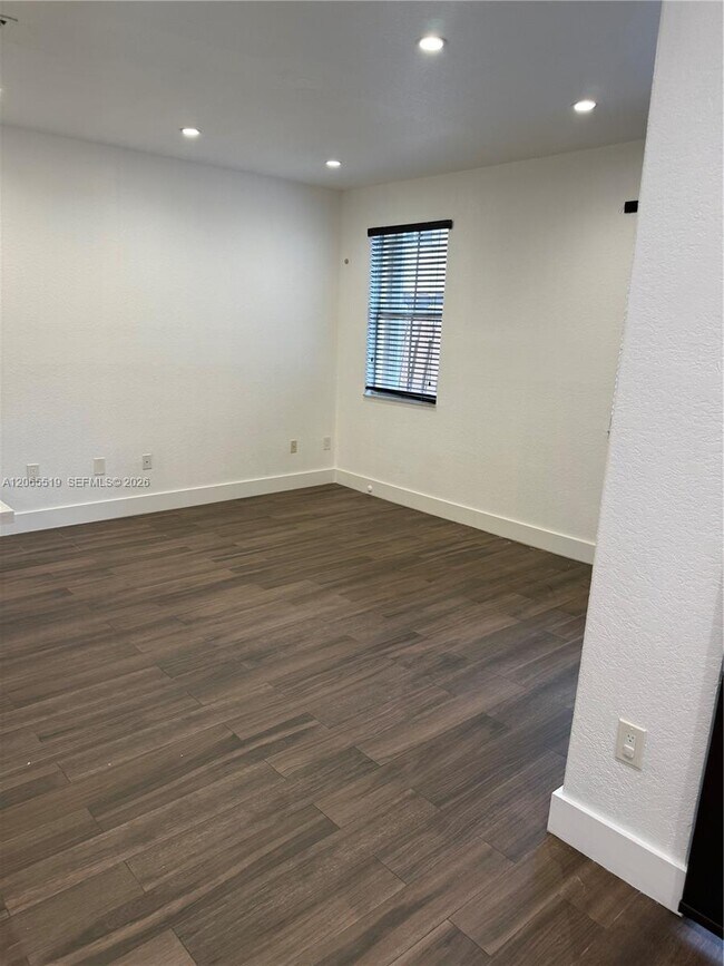 Building Photo - 15069 SW 9th Way