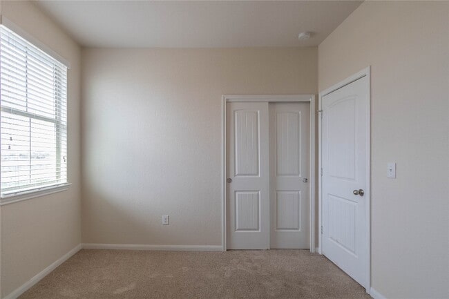 Building Photo - 2880 Donnell Dr
