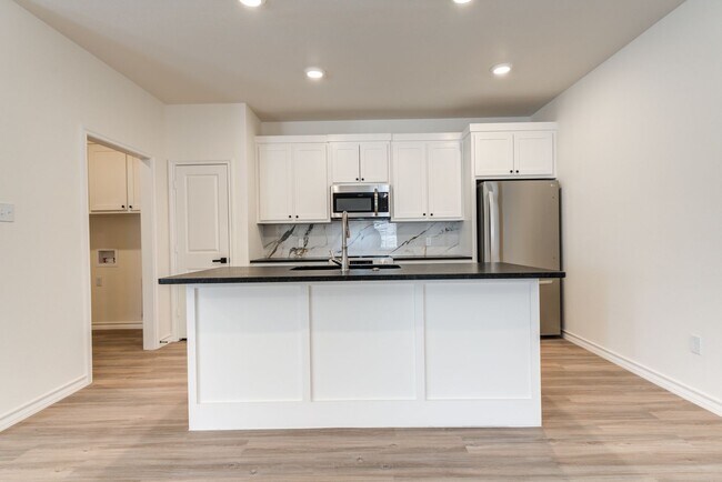 Building Photo - Brand New 3 Bedroom Townhome in Escondido ...