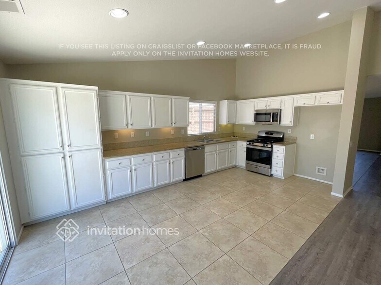 Building Photo - 25375 Mountain Springs St