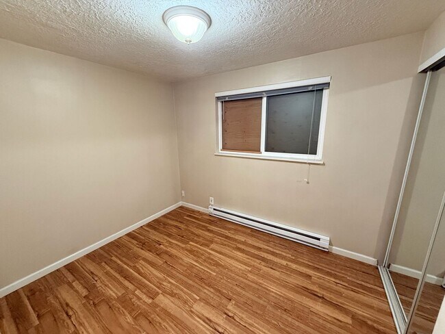 Building Photo - Cozy Updated 3 Bedroom Happy Valley Unit