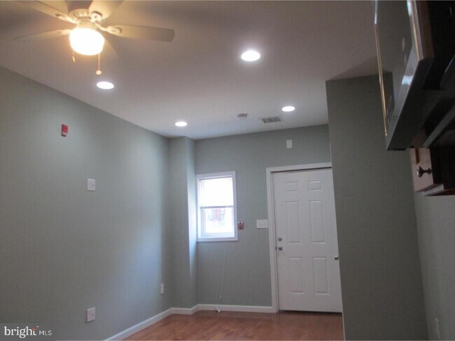 Building Photo - 1239 N 28th St