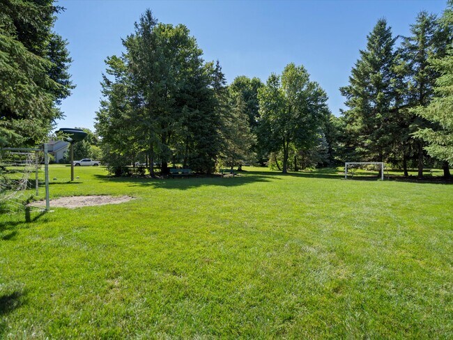 Building Photo - 5841 Lafayette Ln