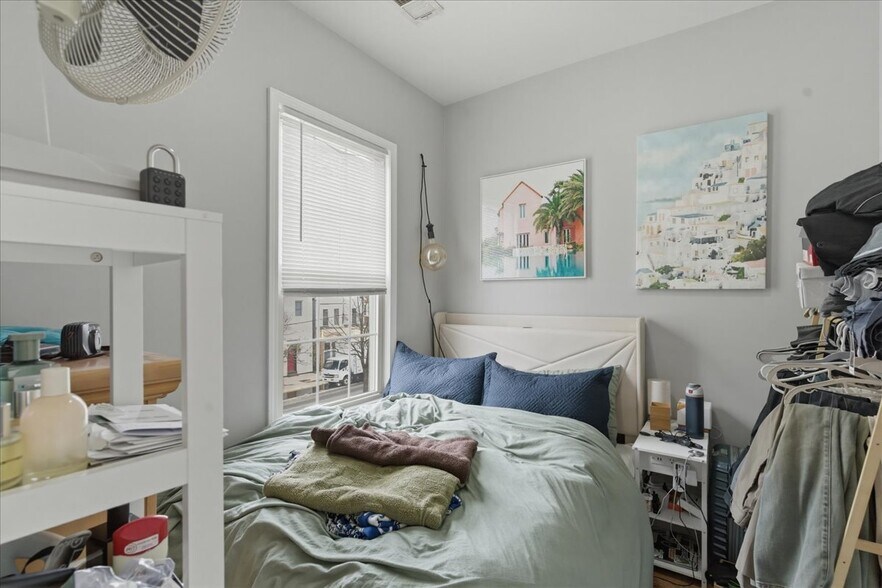 Building Photo - 3727 N Ashland Ave