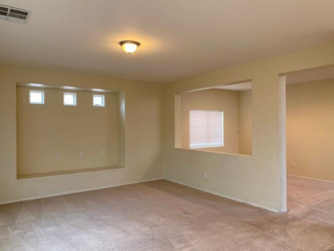 Building Photo - Beautiful & spacious home on an oversized ...