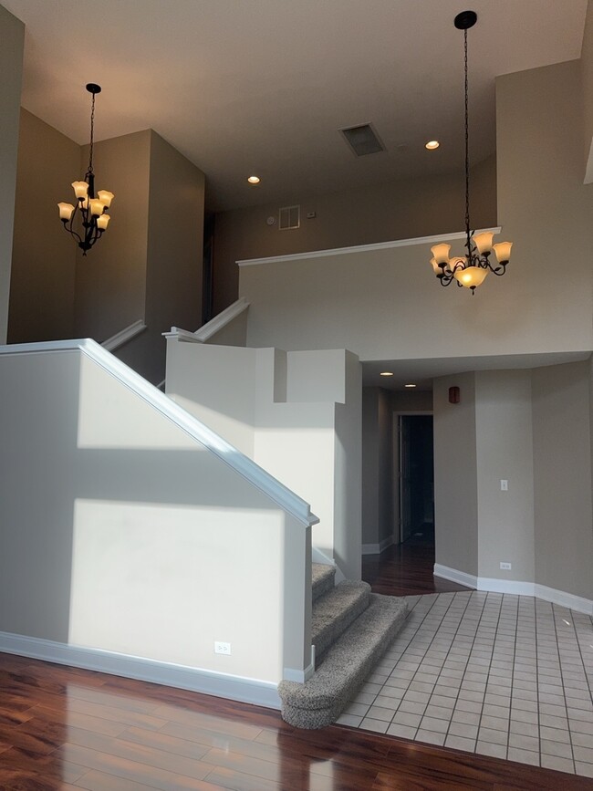 Building Photo - 552 Fairfax Ln