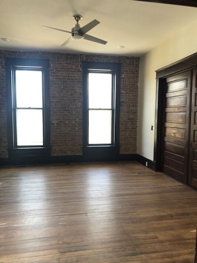 Building Photo - 1347 Park St
