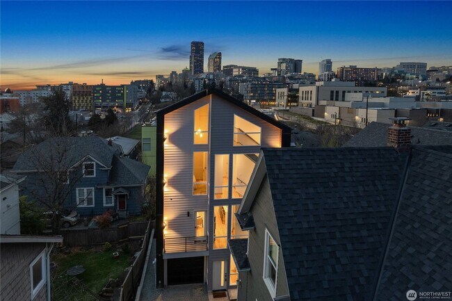 Building Photo - 3Bd/3.25Ba Seattle House