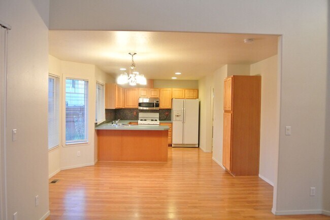 Building Photo - 3 Bedroom in Lexington Neighborhood