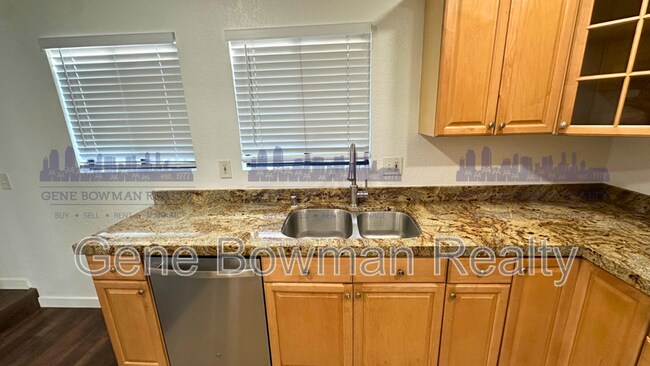 Building Photo - 1485 Hemlock Ave