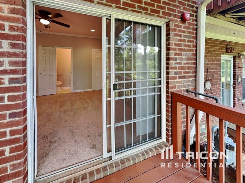 Building Photo - 1771 Highlands View Dr