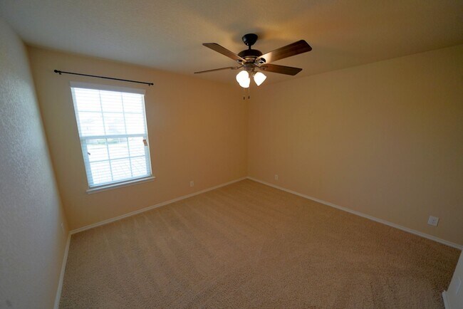 Building Photo - Gorgeous Selma Living with a Inground Pool! Realtor Commission: $625