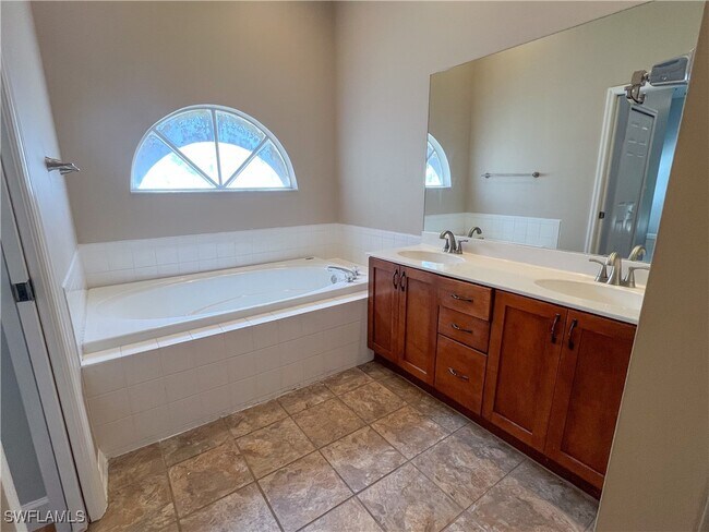 Building Photo - 9511 Cypress Dr N