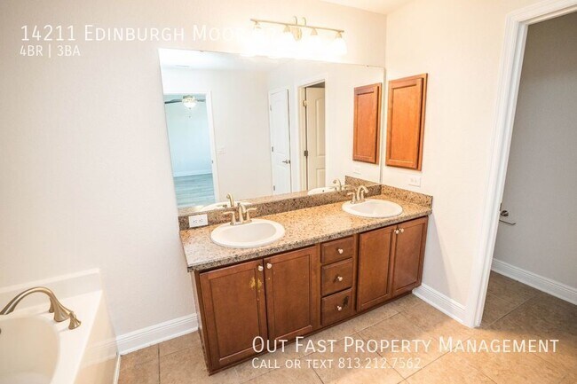 Building Photo - Spacious and Modern 4-Bedroom Home with a ...